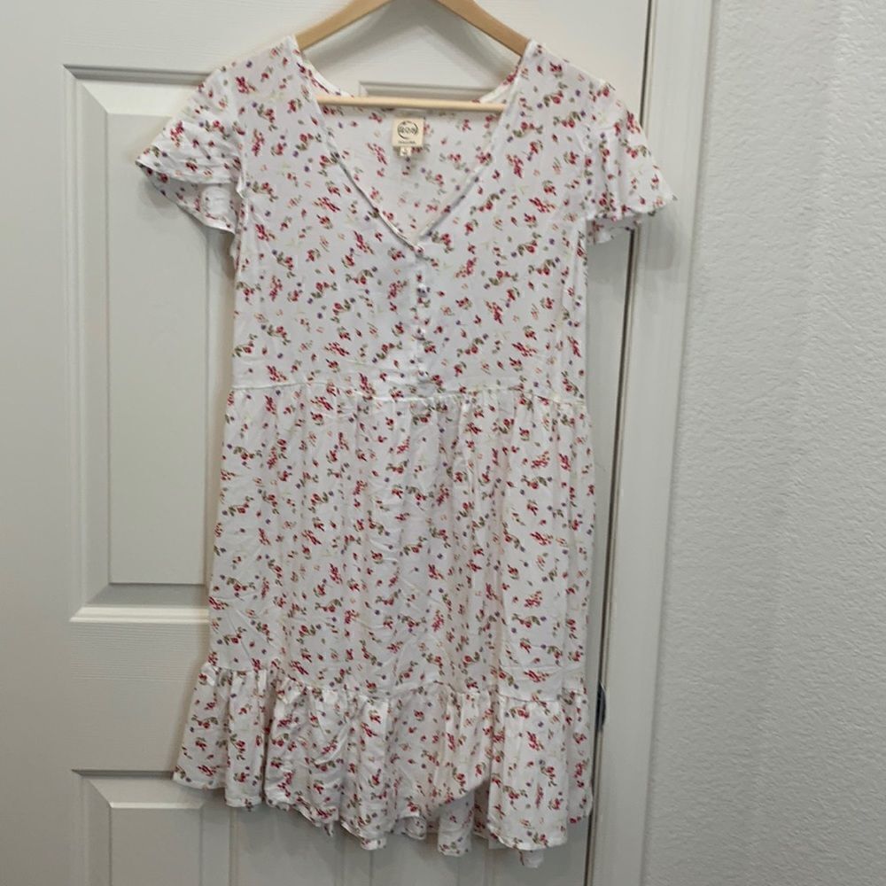 205 Collins Dress Small V-neck Red Pink White Cap Sleeve Ruffle Hem Button Dress